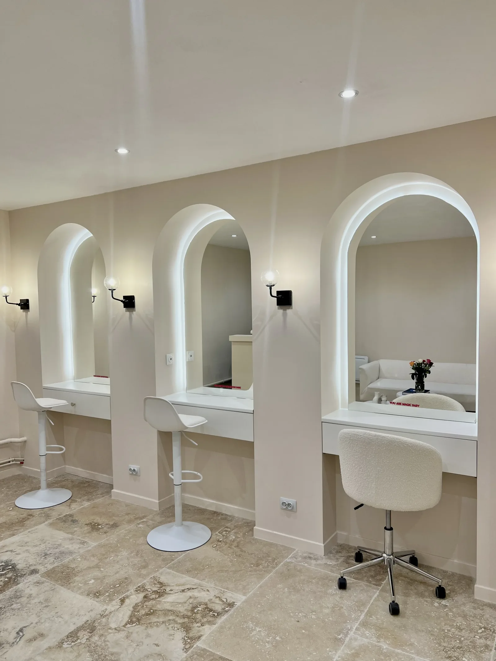 DOLLHOUSE - Sourcils & cils Blois - OneBooking