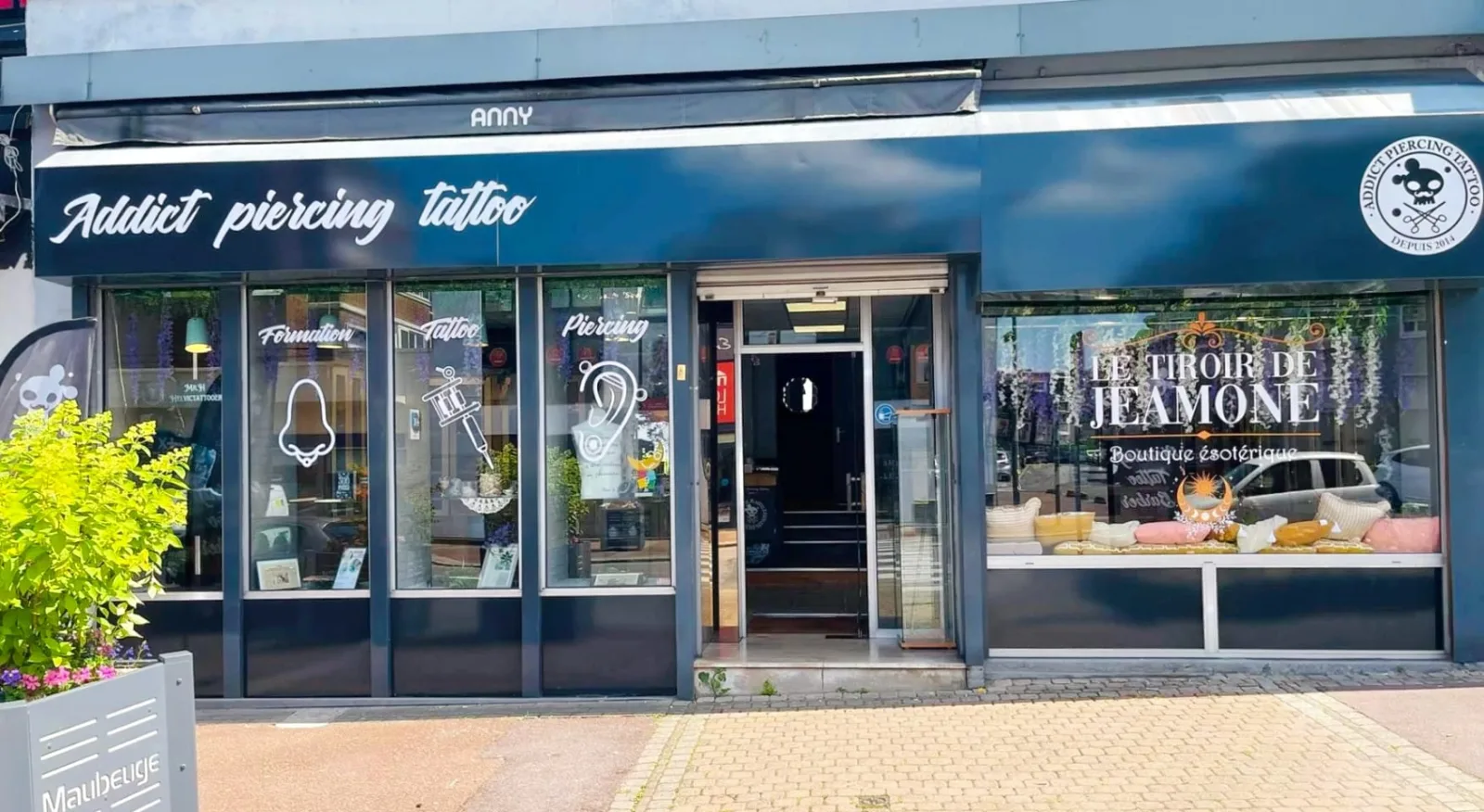 Addict piercing tattoo - Coiffure Maubeuge - OneBooking