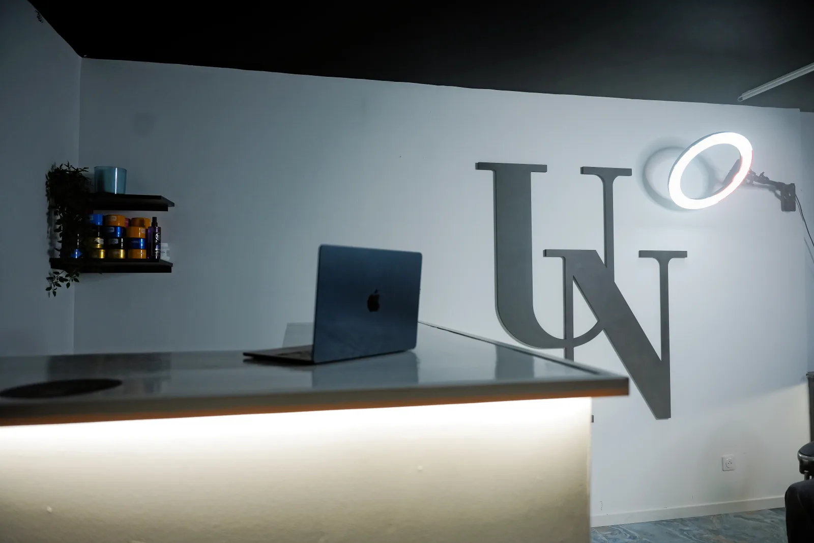 Univers noir - Barbier Strasbourg - OneBooking