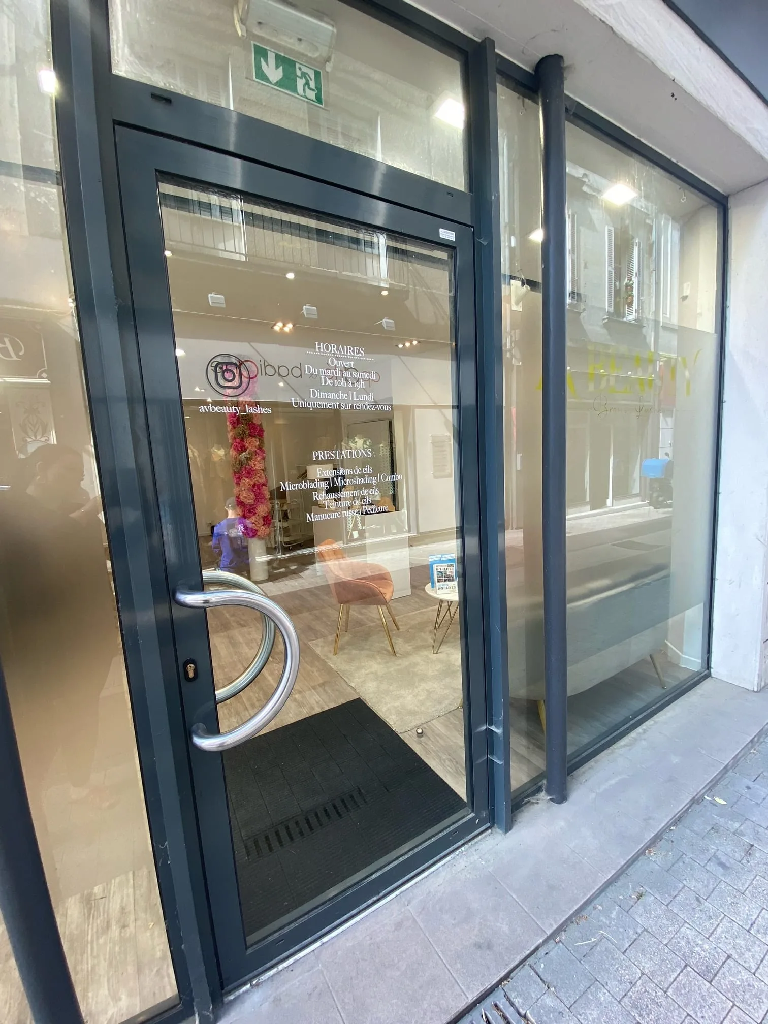 AV BEAUTY - Onglerie Châtellerault - OneBooking