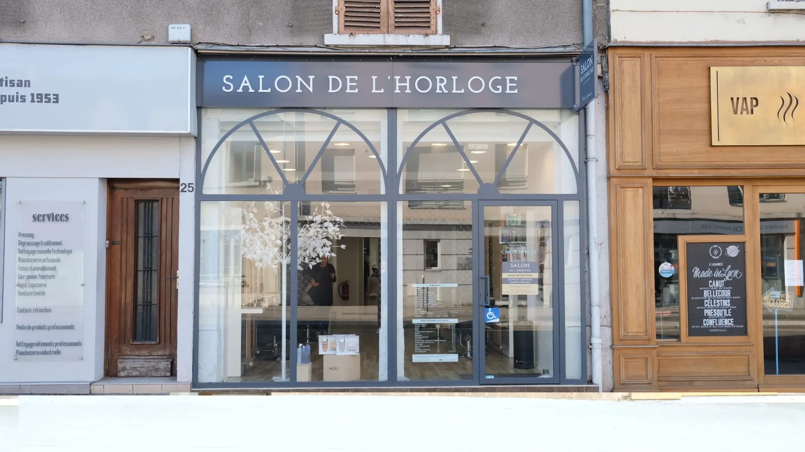 Salon de l'horloge - Tassin - Coiffure Tassin-la-Demi-Lune - OneBooking