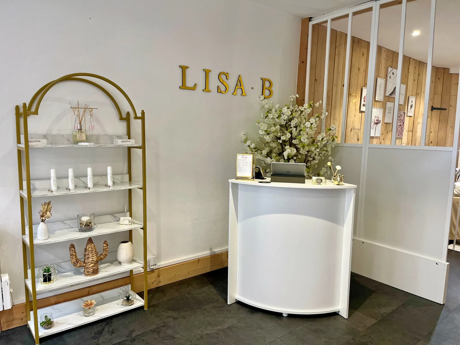 Lisa B - Institut de beauté Hazebrouck - OneBooking
