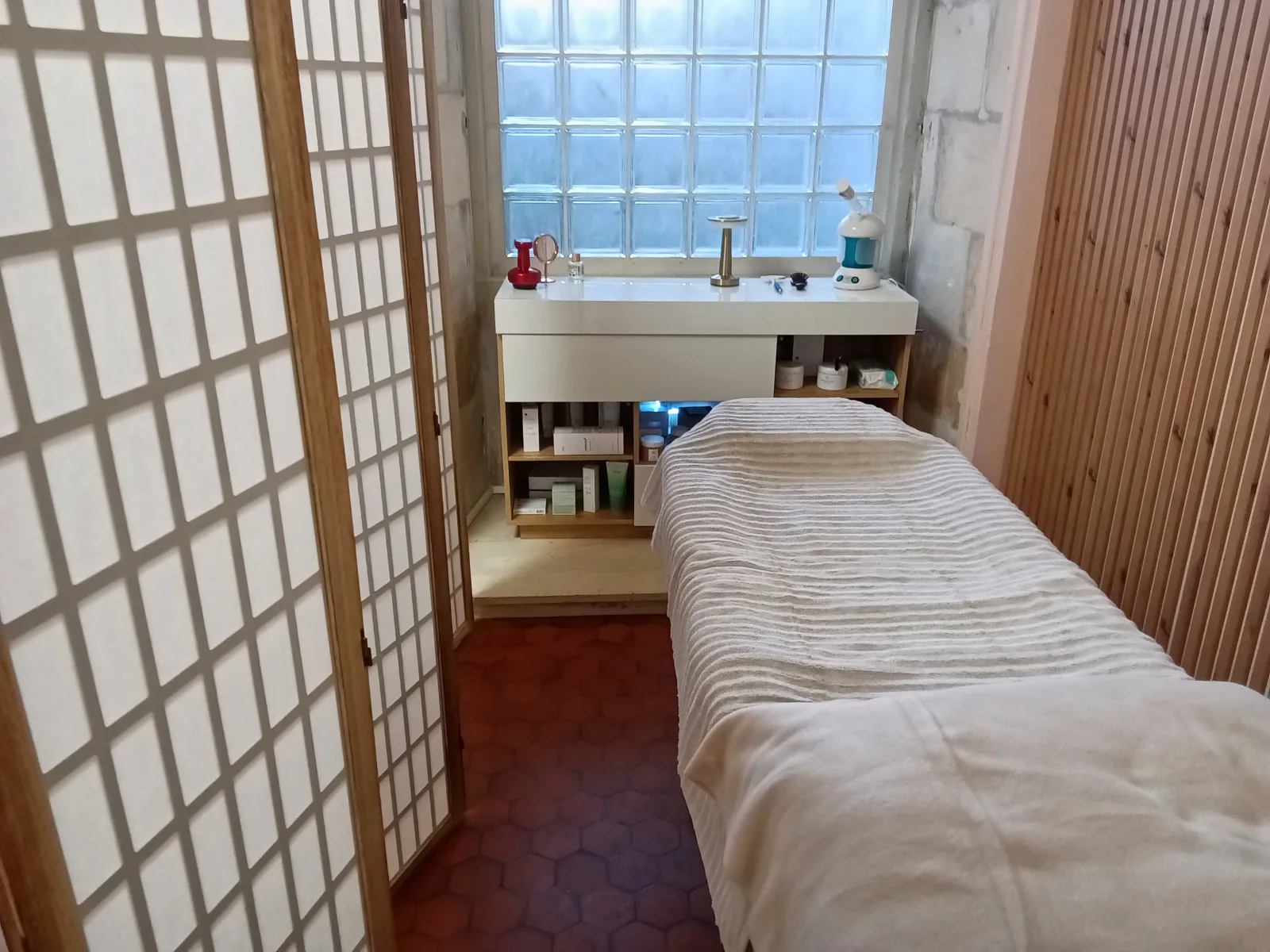 BEAUTY CONCEPT - Onglerie La Rochelle - OneBooking