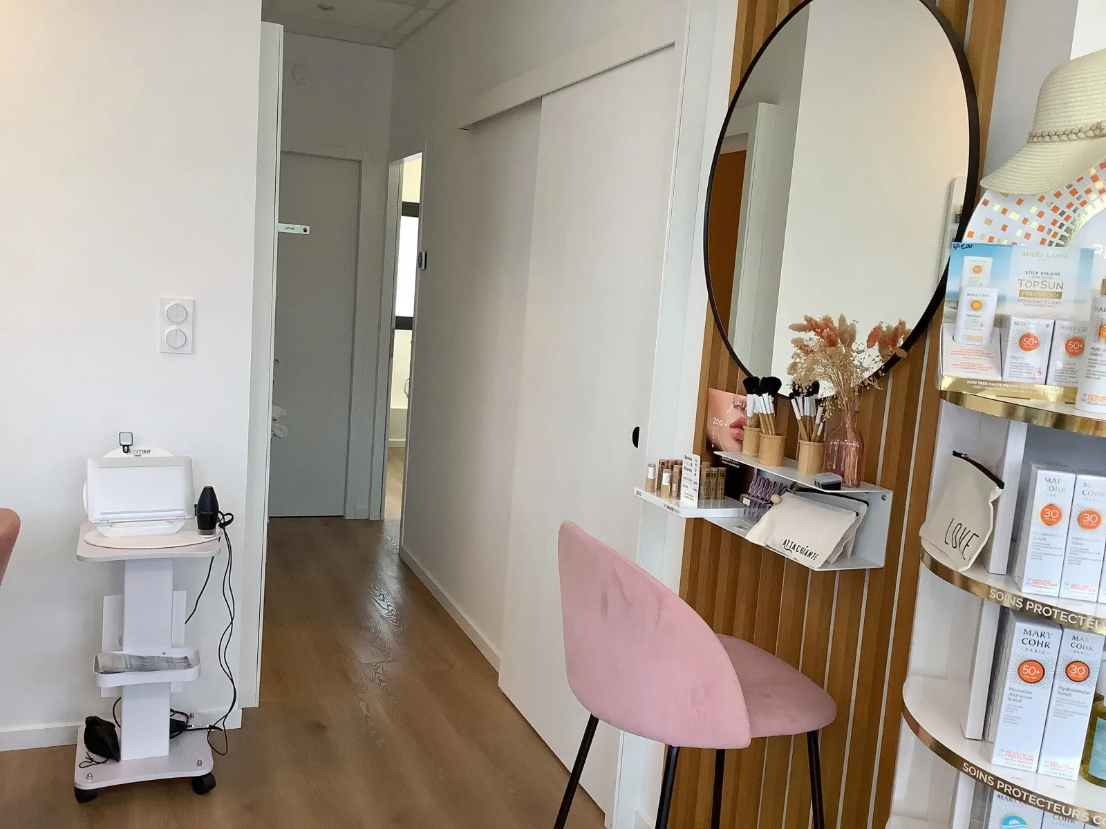 B'L avec un grand Elle - Onglerie Orvault - OneBooking
