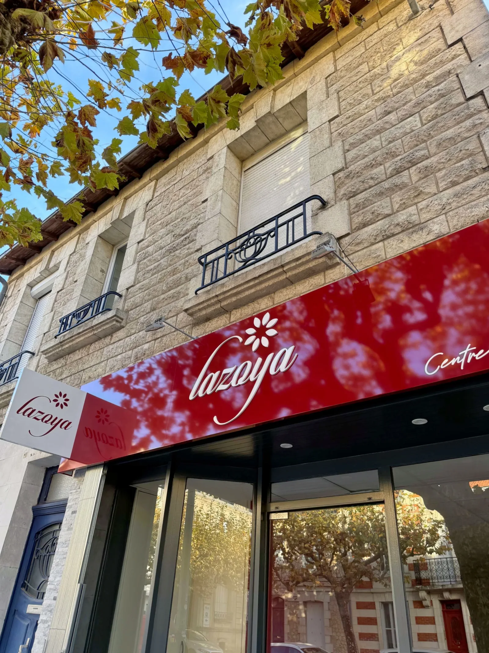 Lazoya - Onglerie La Rochelle - OneBooking