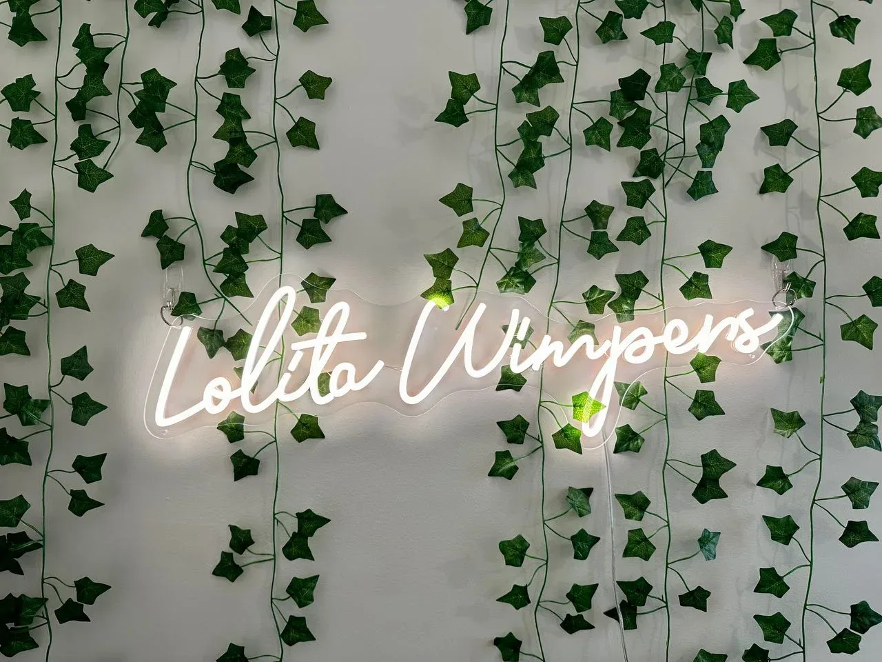 Lolita Wimpers - Onglerie Meudon - OneBooking