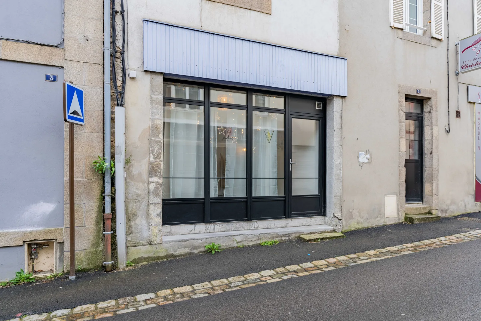 Victoria Beauté - Sourcils & cils Lannion - OneBooking