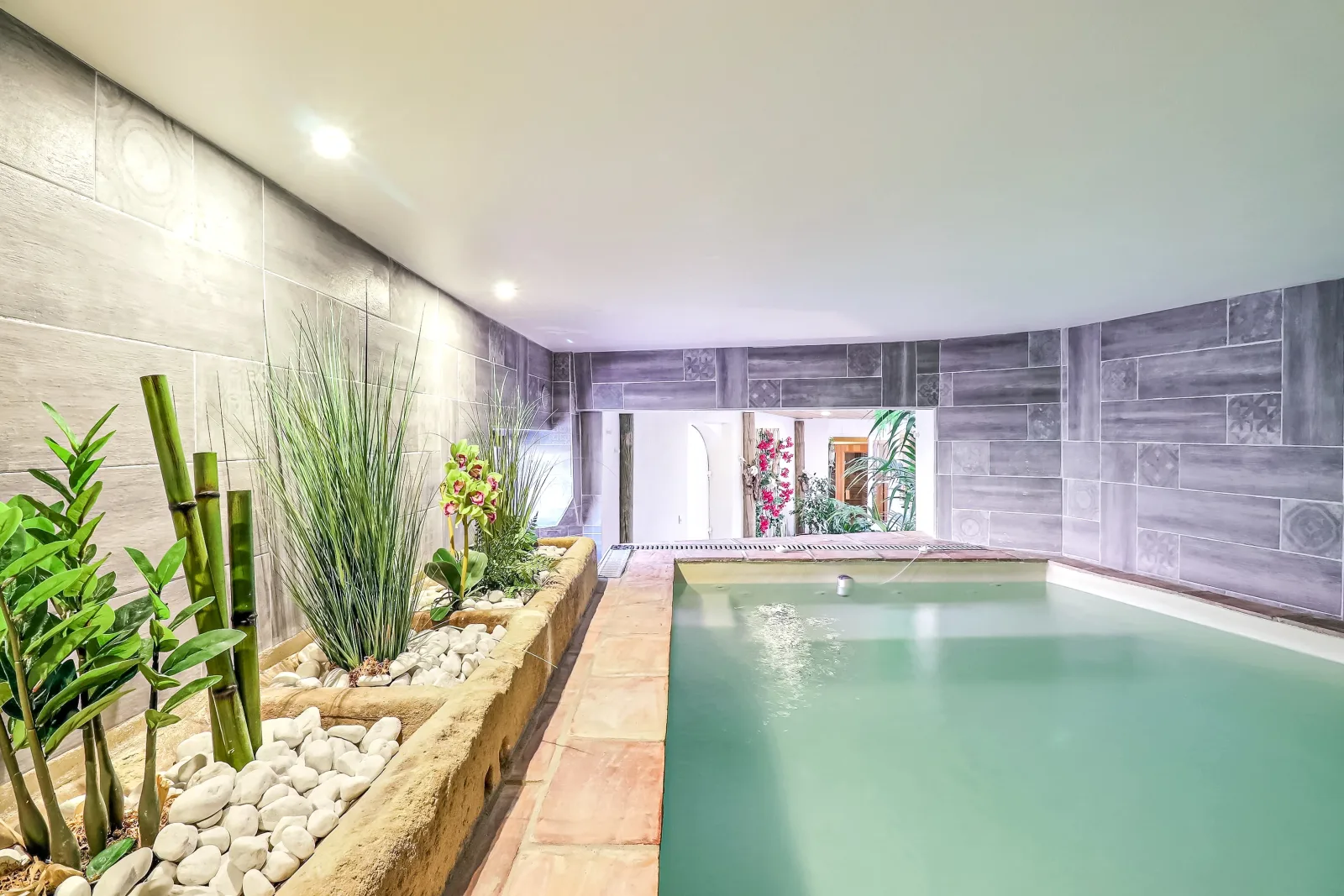 La Vermeillade Suites & SPAs - Massage Congénies - OneBooking