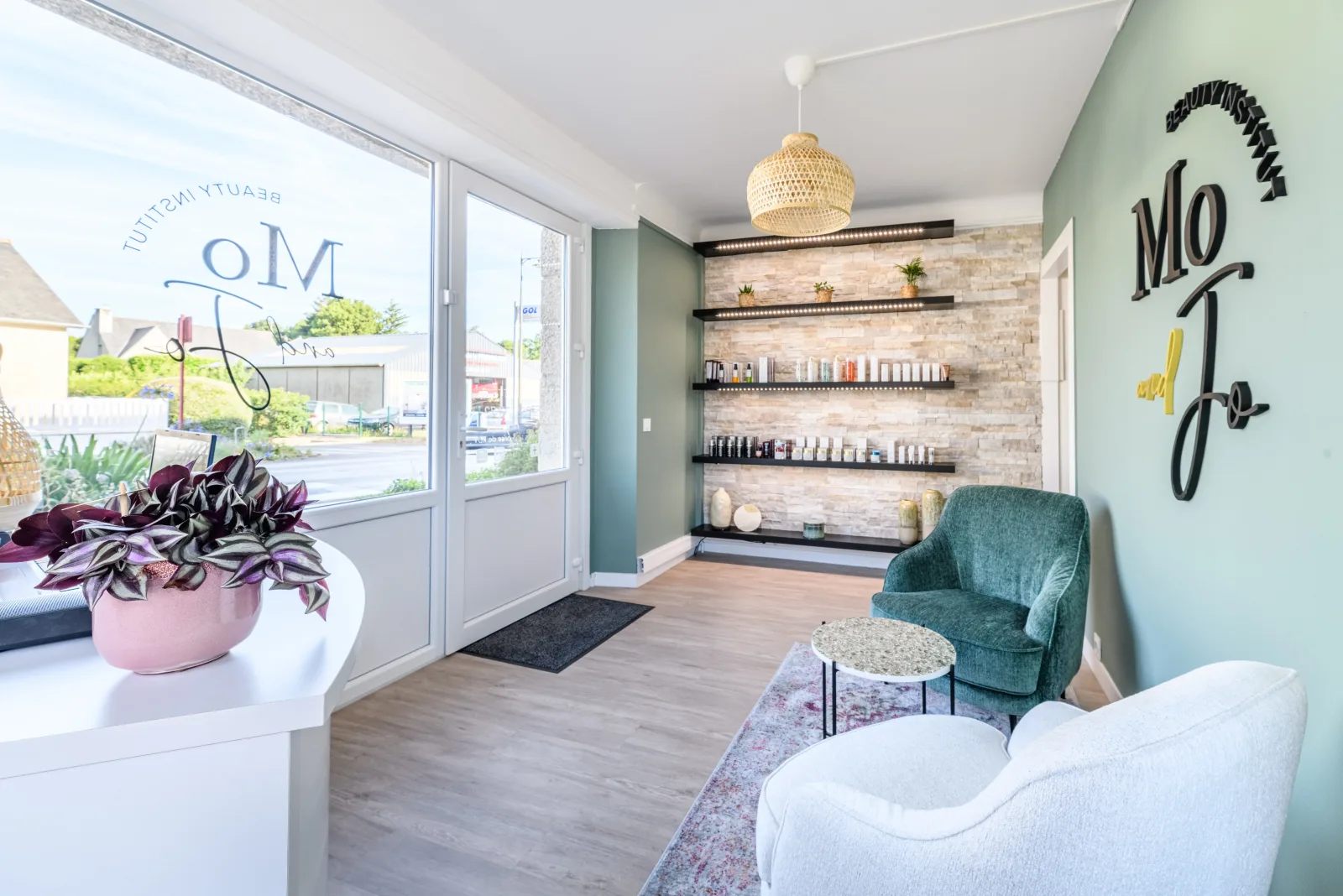 MO and JO - Institut de beauté Lanvallay - OneBooking
