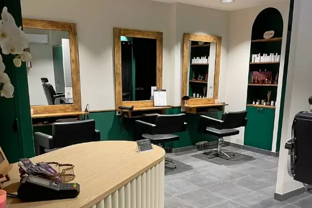 Ciseaux de Loire - Coiffure Saumur - OneBooking
