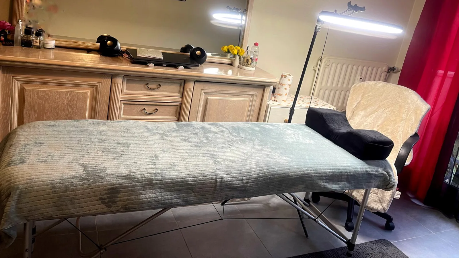 Extensions cils by Florina - Épilation Orvault - OneBooking