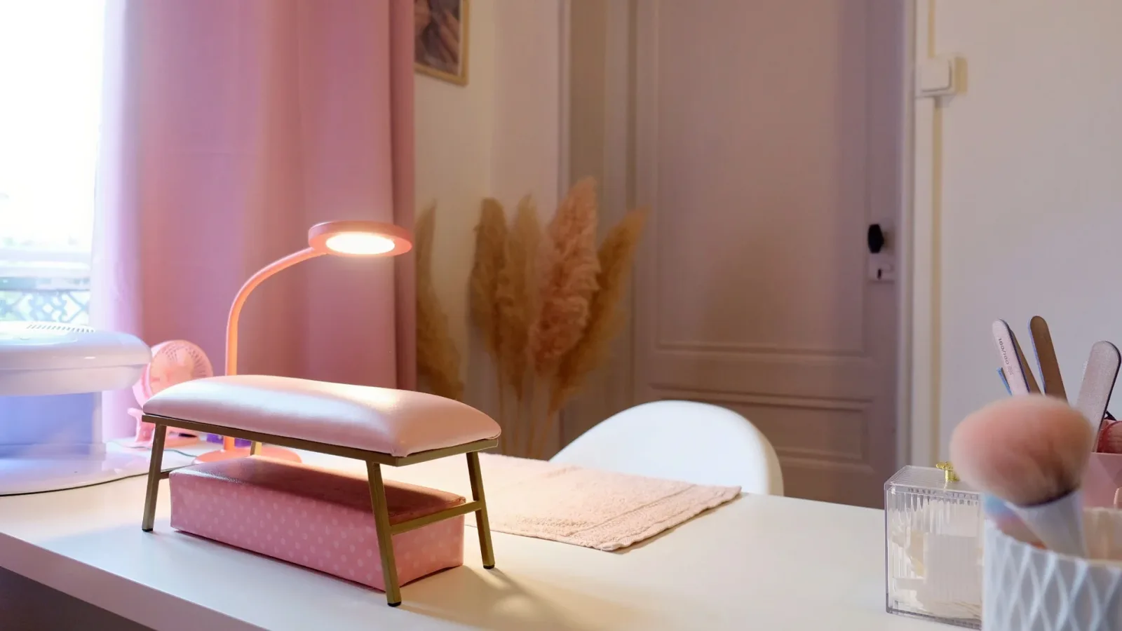 Mlle Porcelaine - Onglerie Villefranche-sur-Saône - OneBooking