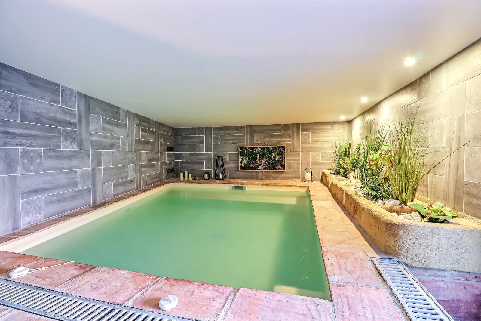 La Vermeillade Suites & SPAs - Massage Congénies - La Vermeillade Suites & SPAs - Photo Galerie - OneBooking