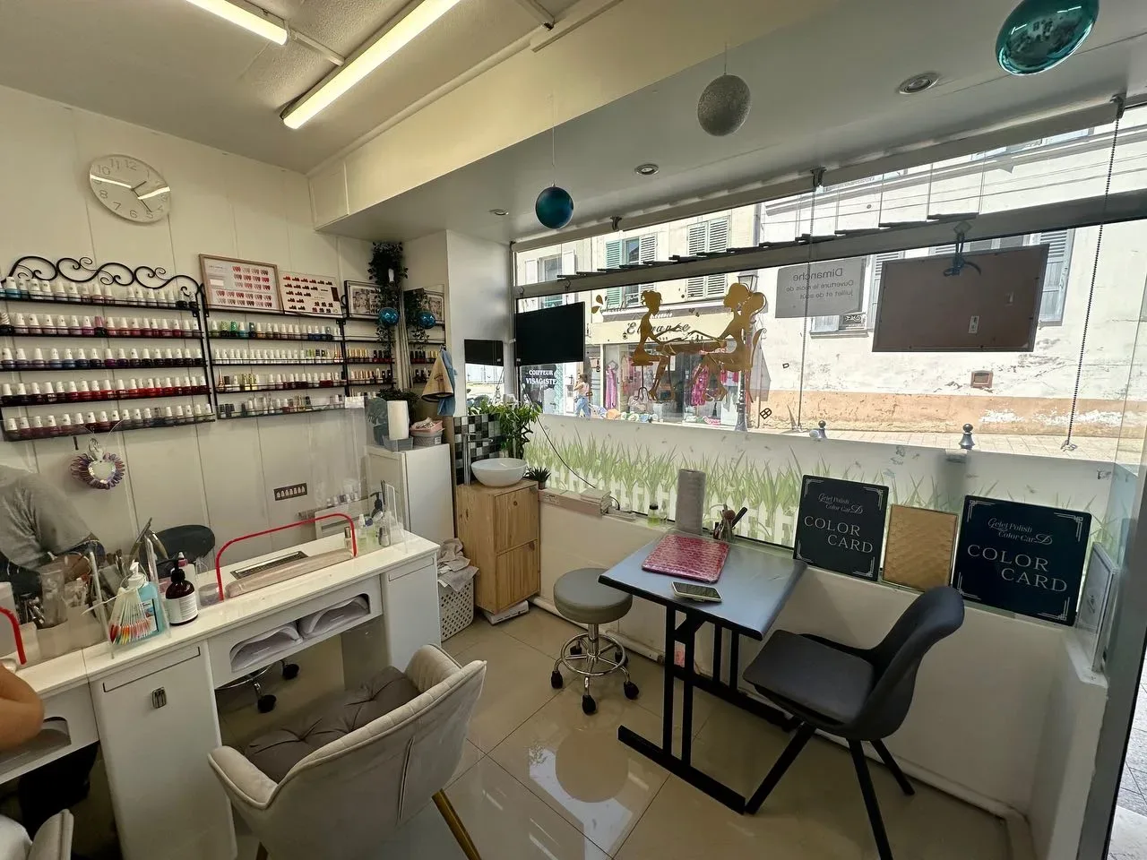 Mini Nails - Onglerie Palaiseau - Mini Nails - Photo Galerie - OneBooking