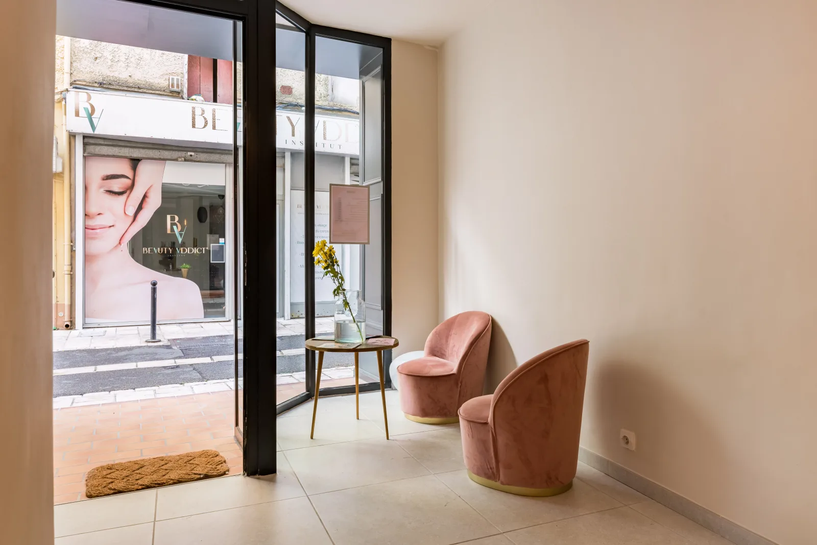 Le salon d’Ela - Onglerie Orange - Le salon d’Ela - Photo Galerie - OneBooking