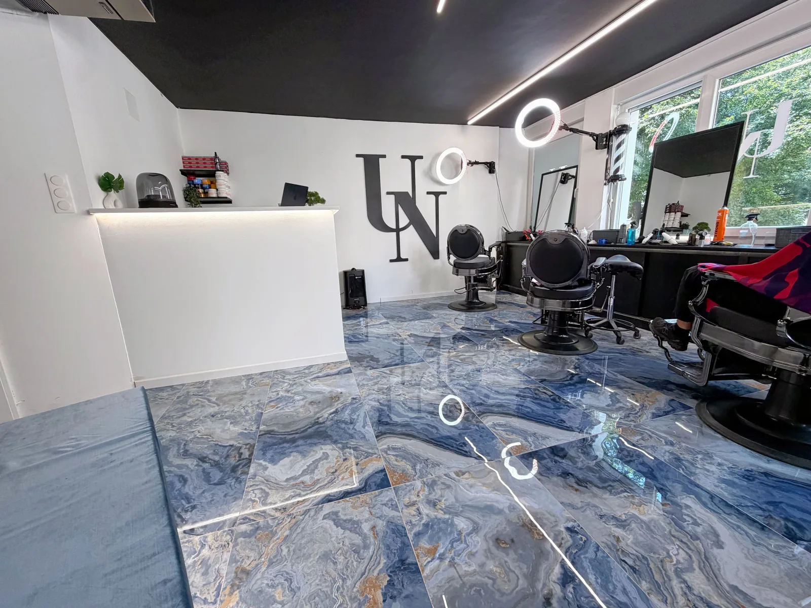 Univers noir - Barbier Strasbourg - Univers noir - Photo Galerie - OneBooking