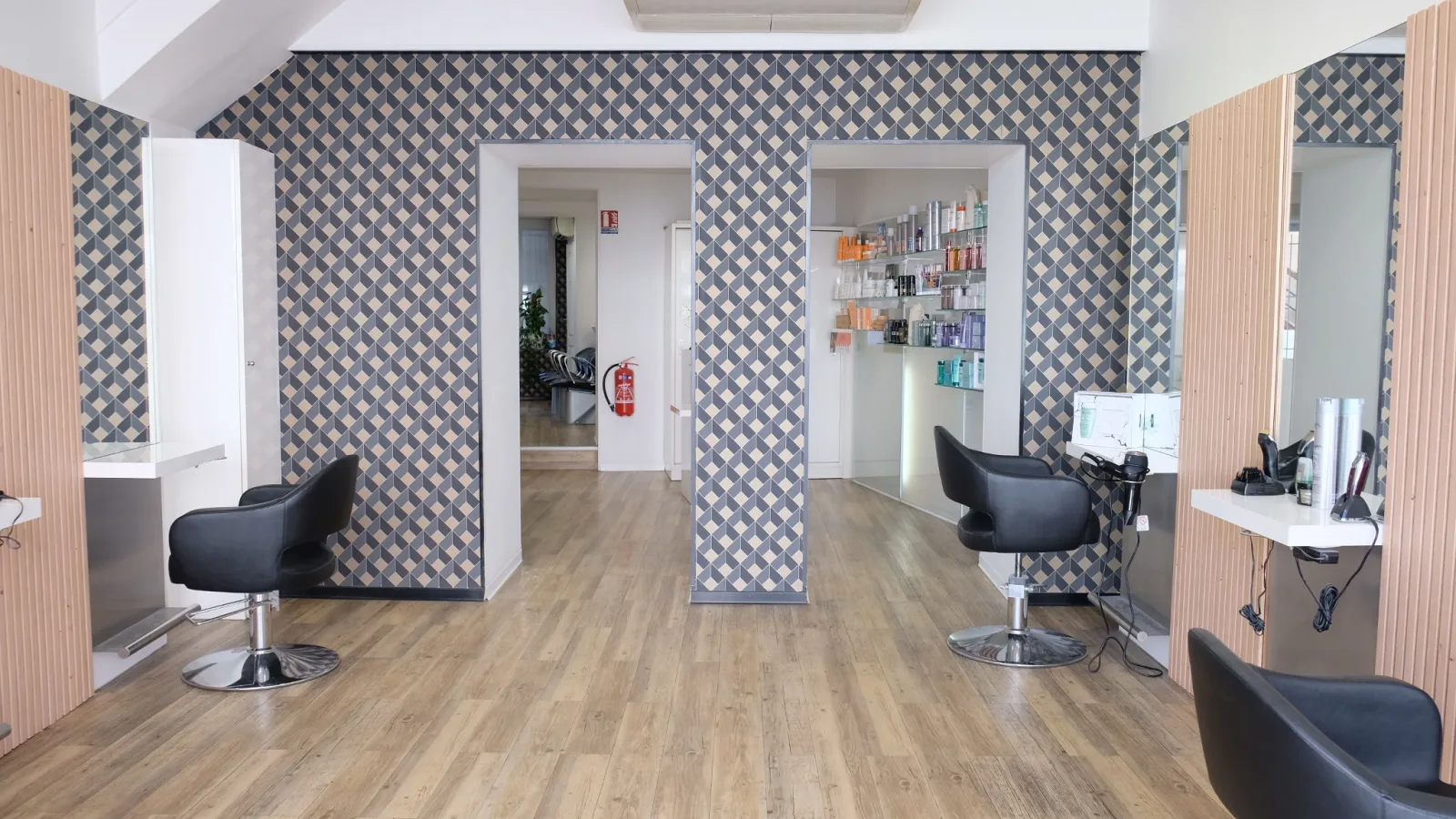 Salon de l'horloge - Tassin - Coiffure Tassin-la-Demi-Lune - Salon de l'horloge - Tassin - Photo Galerie - OneBooking
