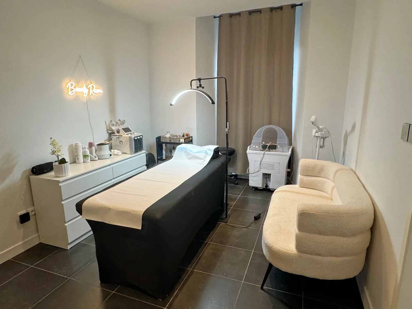 Mel V Beauty Artist - Onglerie La Côte-Saint-André - Mel V Beauty Artist - Photo Galerie - OneBooking