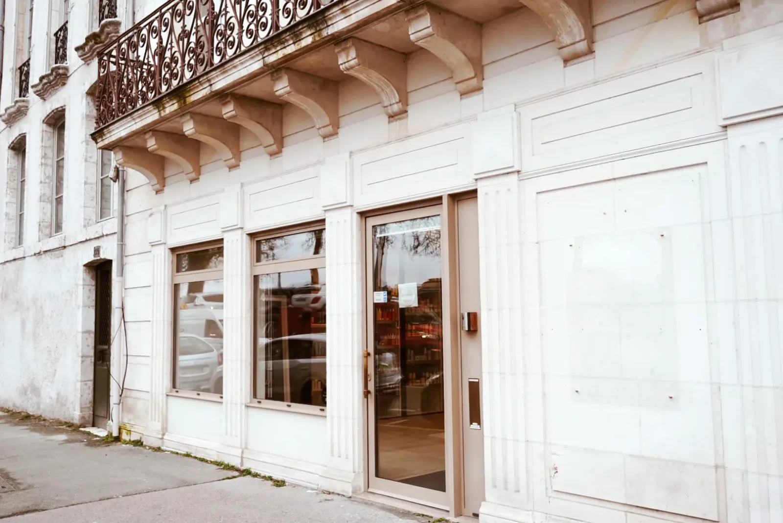 Le Bloom Salon de Coiffure et d'Esthétique - Sourcils & cils Blois - Le Bloom Salon de Coiffure et d'Esthétique - Photo Galerie - OneBooking