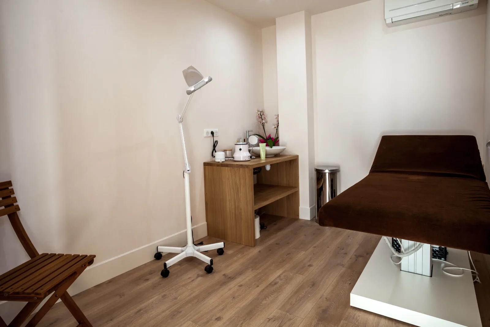 Uhaina Spa et Institut de Beauté - Onglerie Urrugne - Uhaina Spa et Institut de Beauté - Photo Galerie - OneBooking