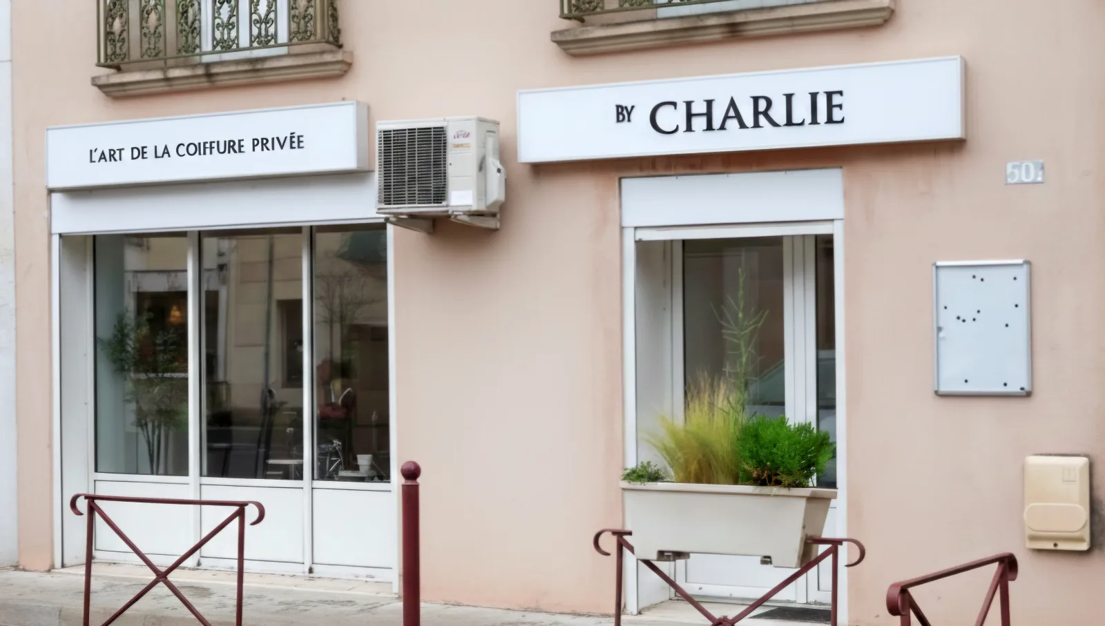 By Charlie - Coiffure Paulhan - By Charlie - Photo Galerie - OneBooking