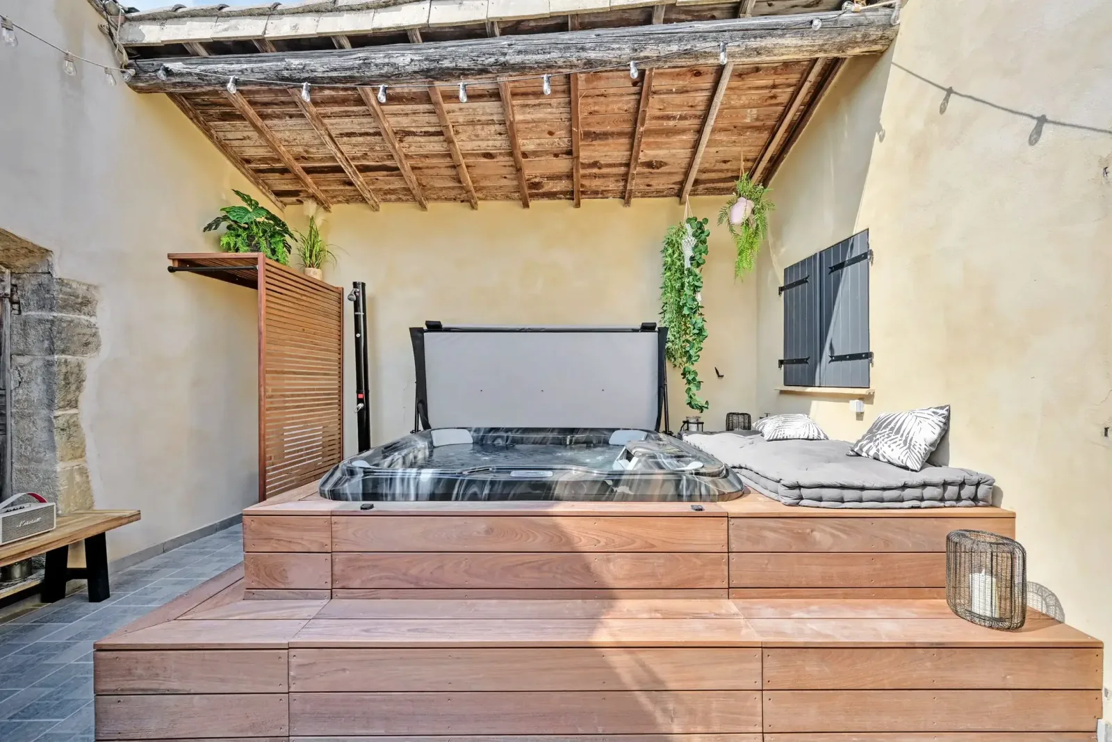 La Vermeillade Suites & SPAs - Massage Congénies - La Vermeillade Suites & SPAs - Photo Galerie - OneBooking