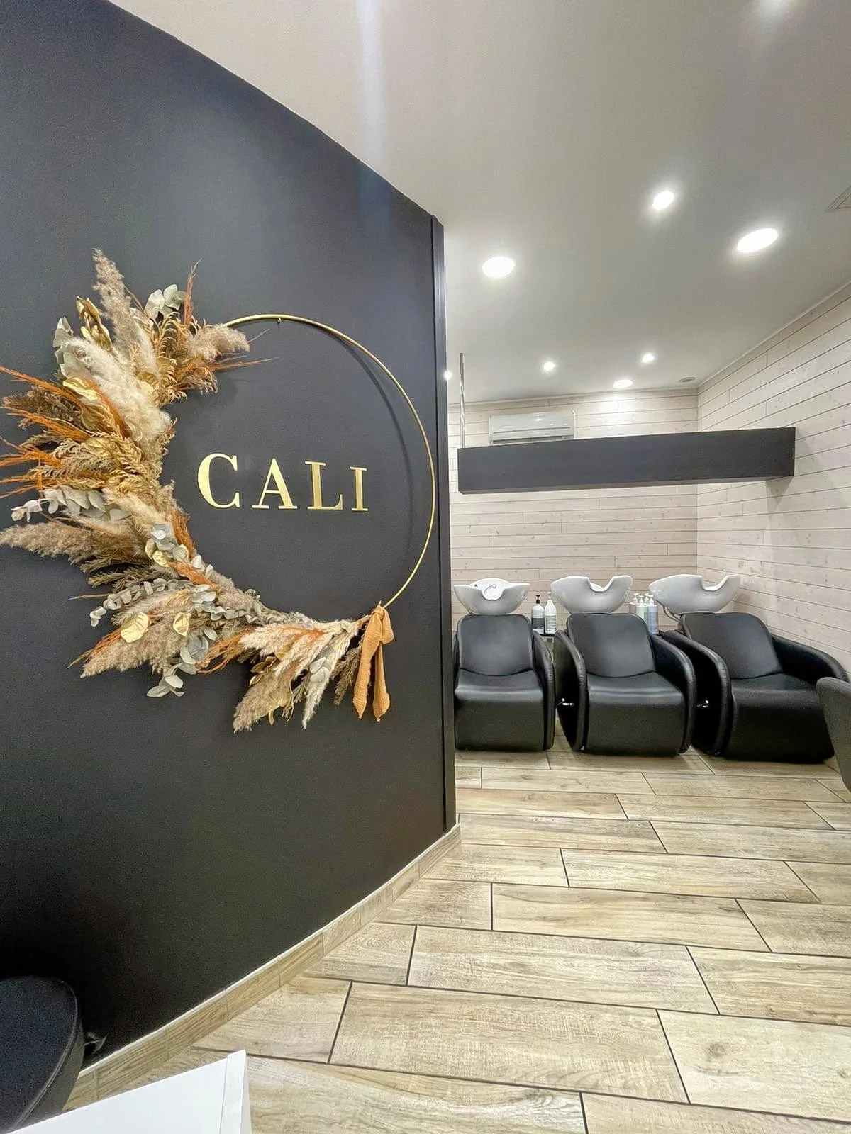 CALI - Coiffure Vichy - CALI - Photo Galerie - OneBooking