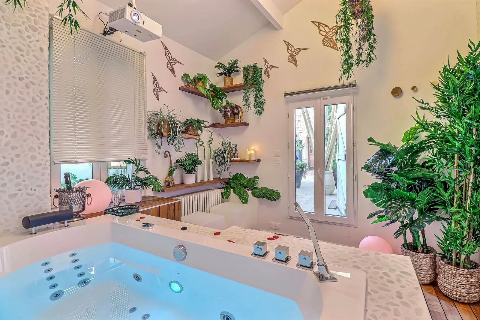 La Vermeillade Suites & SPAs - Massage Congénies - La Vermeillade Suites & SPAs - Photo Galerie - OneBooking