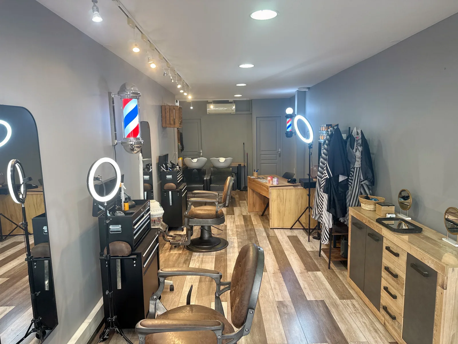 36 Avenue Barber - Barbier Le Grau-du-Roi - 36 Avenue Barber - Photo Galerie - OneBooking