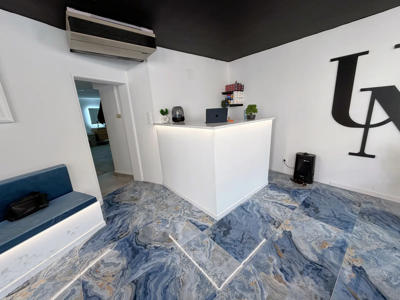 Univers noir - Barbier Strasbourg - Univers noir - Photo Galerie - OneBooking