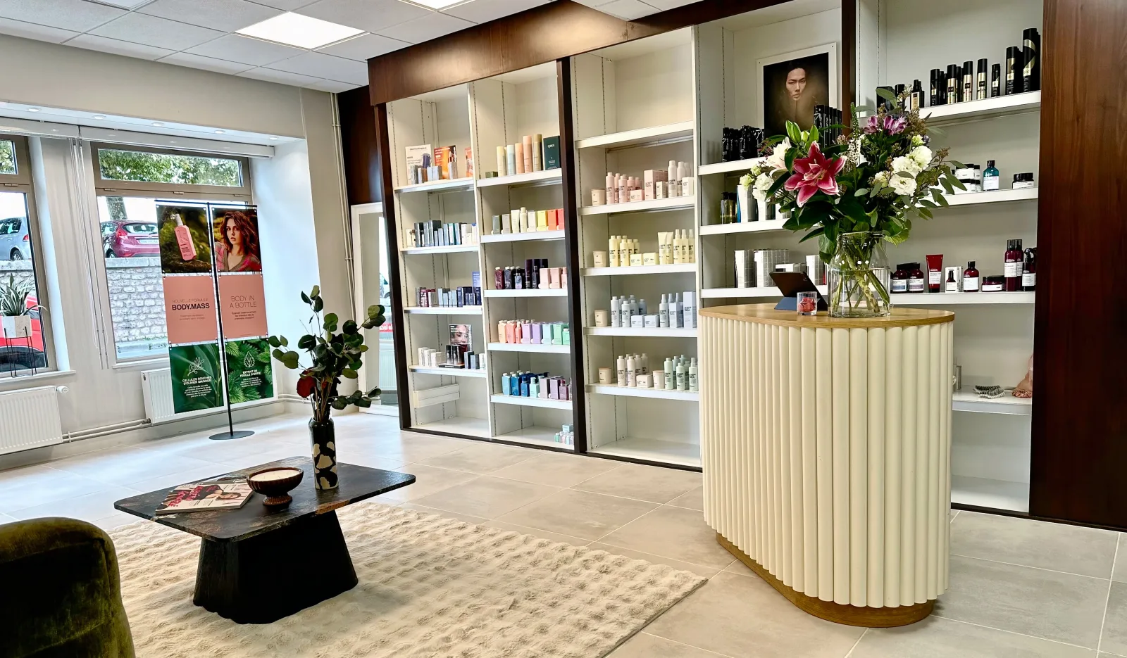 Le Bloom Salon de Coiffure et d'Esthétique - Sourcils & cils Blois - Le Bloom Salon de Coiffure et d'Esthétique - Photo Galerie - OneBooking