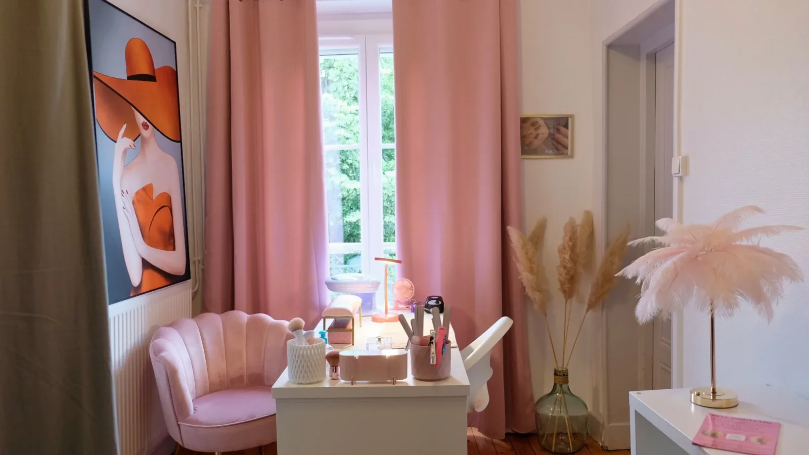 Mlle Porcelaine - Onglerie Villefranche-sur-Saône - Mlle Porcelaine - Photo Galerie - OneBooking