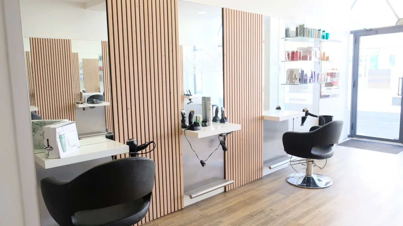 Salon de l'horloge - Tassin - Coiffure Tassin-la-Demi-Lune - Salon de l'horloge - Tassin - Photo Galerie - OneBooking