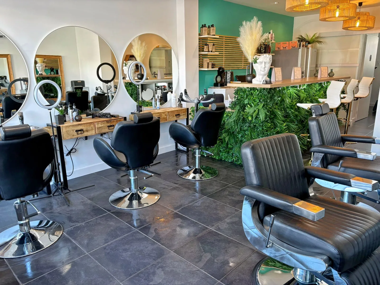 STUDIO DAVID Coiffeur femme créateur et coloriste - Coiffeur homme et barbier - Coiffure Le Grau-du-Roi - STUDIO DAVID Coiffeur femme créateur et coloriste - Coiffeur homme et barbier - Photo Galerie - OneBooking