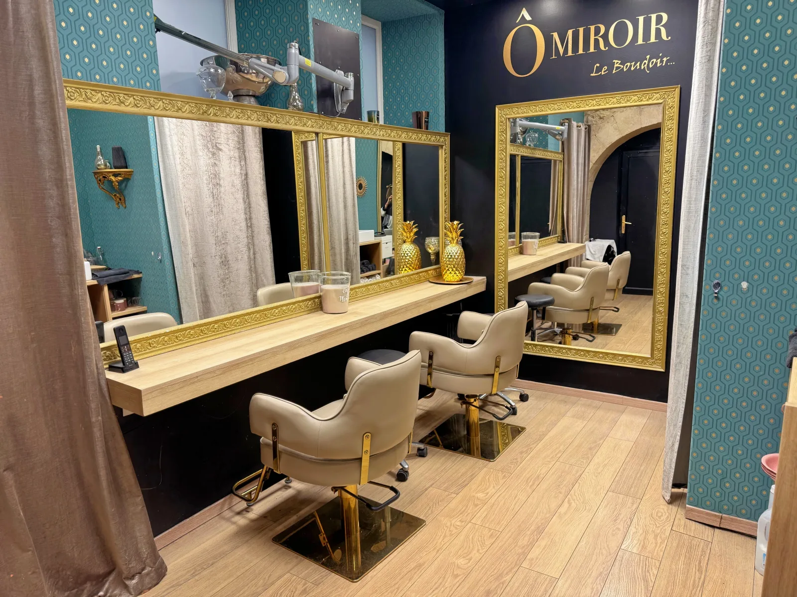 O miroir - Coiffure La Rochelle - O miroir - Photo Galerie - OneBooking