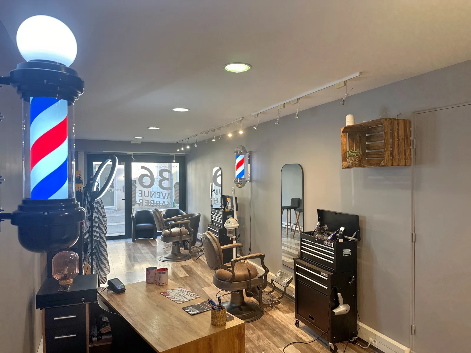 36 Avenue Barber - Barbier Le Grau-du-Roi - 36 Avenue Barber - Photo Galerie - OneBooking