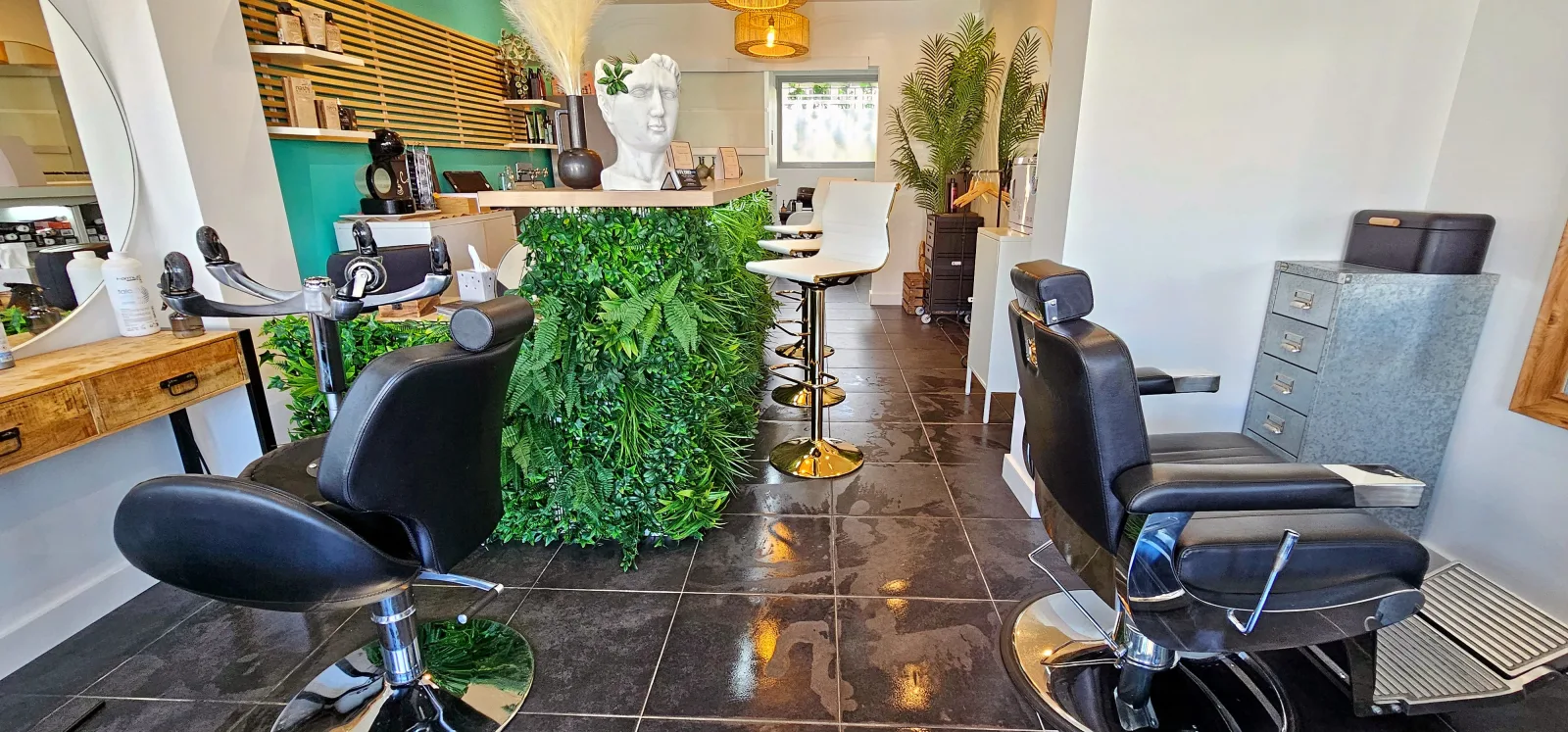 STUDIO DAVID Coiffeur femme créateur et coloriste - Coiffeur homme et barbier - Coiffure Le Grau-du-Roi - STUDIO DAVID Coiffeur femme créateur et coloriste - Coiffeur homme et barbier - Photo Galerie - OneBooking