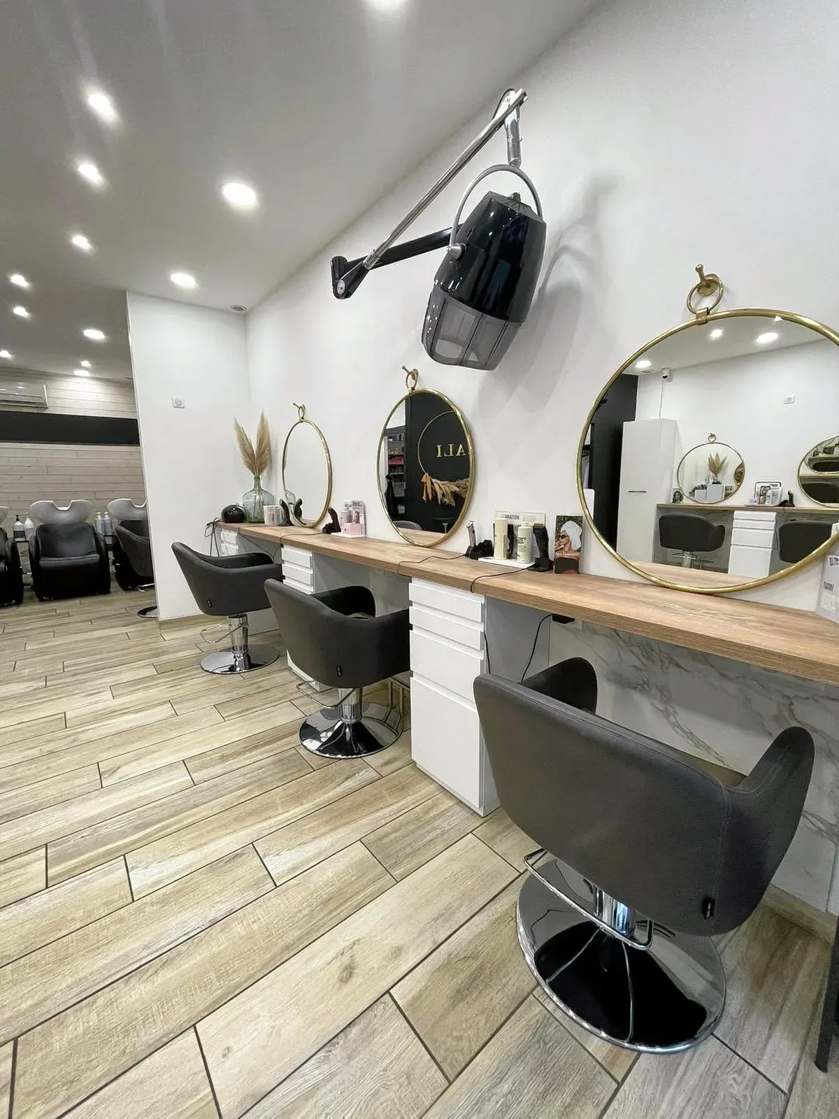 CALI - Coiffure Vichy - CALI - Photo Galerie - OneBooking