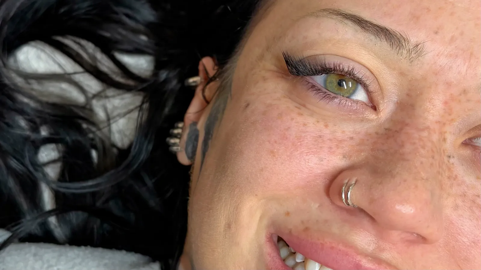 Golden Beauty - Sourcils & cils Villefranche-sur-Saône - Golden Beauty - Photo Galerie - OneBooking