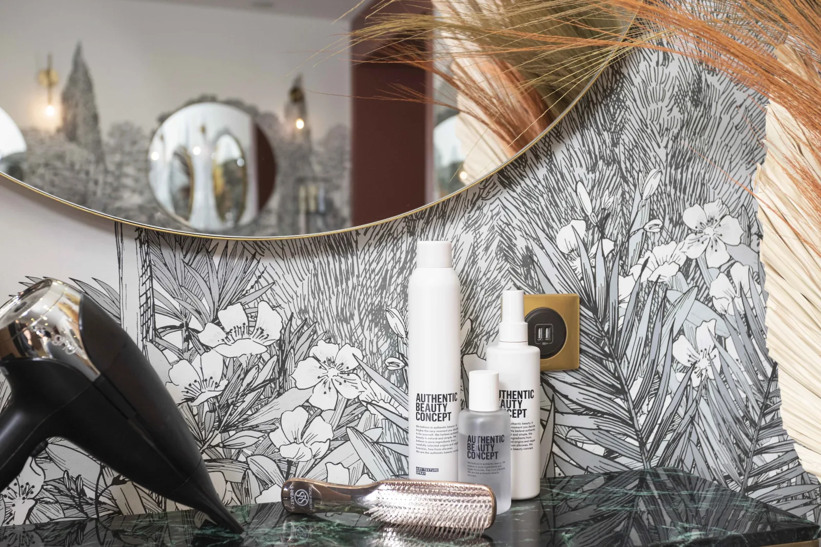 Charly Maitre - Coiffure Tassin-la-Demi-Lune - Charly Maitre - Photo Galerie - OneBooking