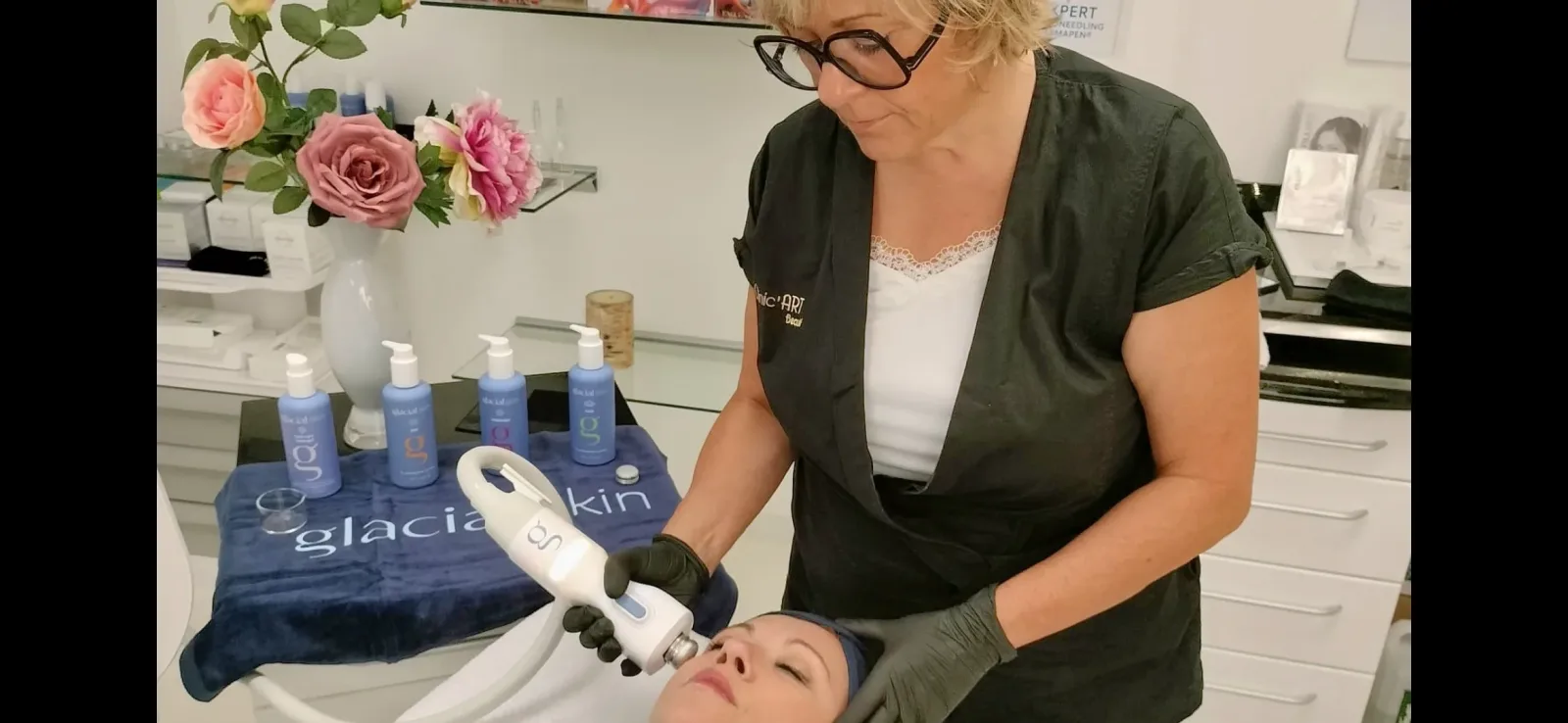 Institut de beauté - Clinic' ART Beauté - Onglerie Vichy - Institut de beauté - Clinic' ART Beauté - Photo Galerie - OneBooking