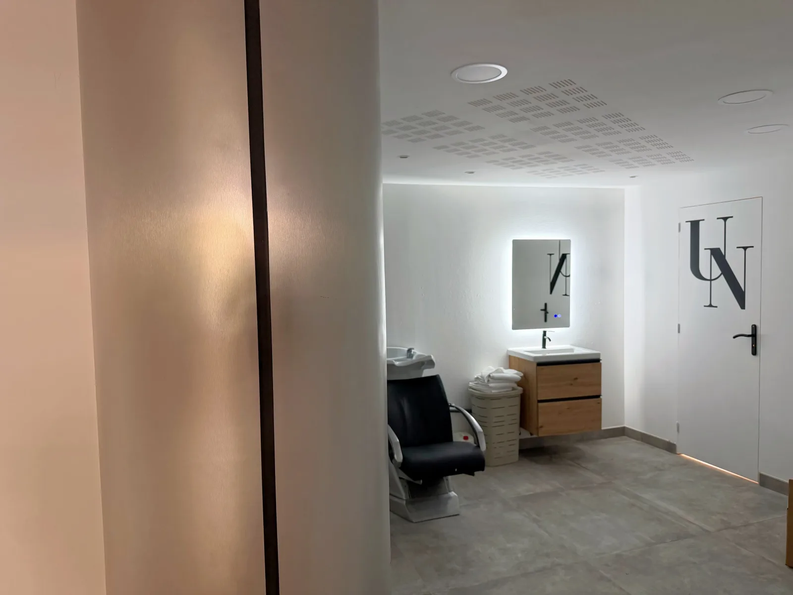 Univers noir - Barbier Strasbourg - Univers noir - Photo Galerie - OneBooking