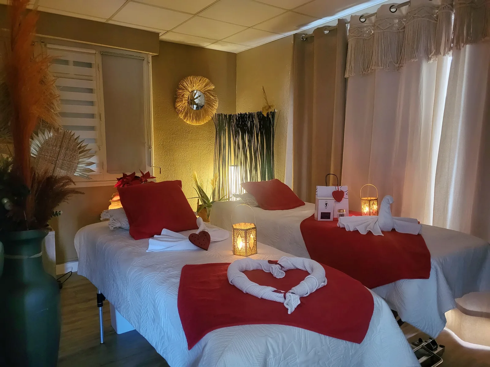 Clin d'Oeil Centre Esthétique Institut Beauté Soin Corps Balnéo UV - Onglerie Oloron-Sainte-Marie - Clin d'Oeil Centre Esthétique Institut Beauté Soin Corps Balnéo UV - Photo Galerie - OneBooking