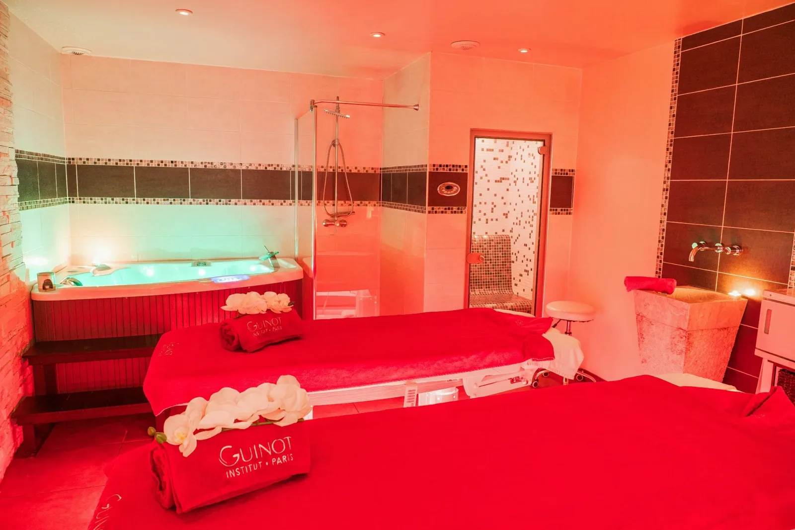 Divine beauté - Institut - Hammam - Spa - Onglerie Lisieux - Divine beauté - Institut - Hammam - Spa - Photo Galerie - OneBooking