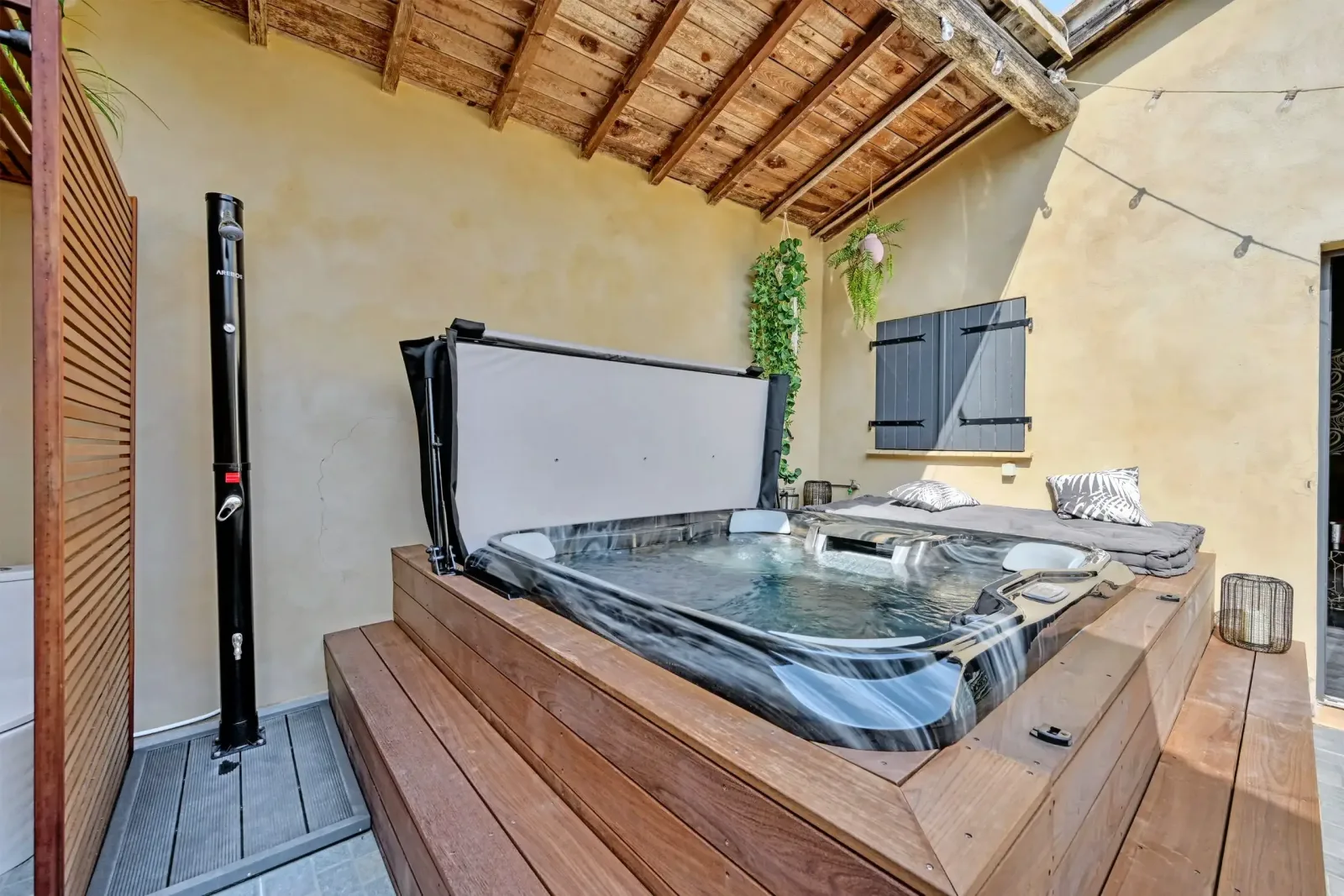 La Vermeillade Suites & SPAs - Massage Congénies - La Vermeillade Suites & SPAs - Photo Galerie - OneBooking