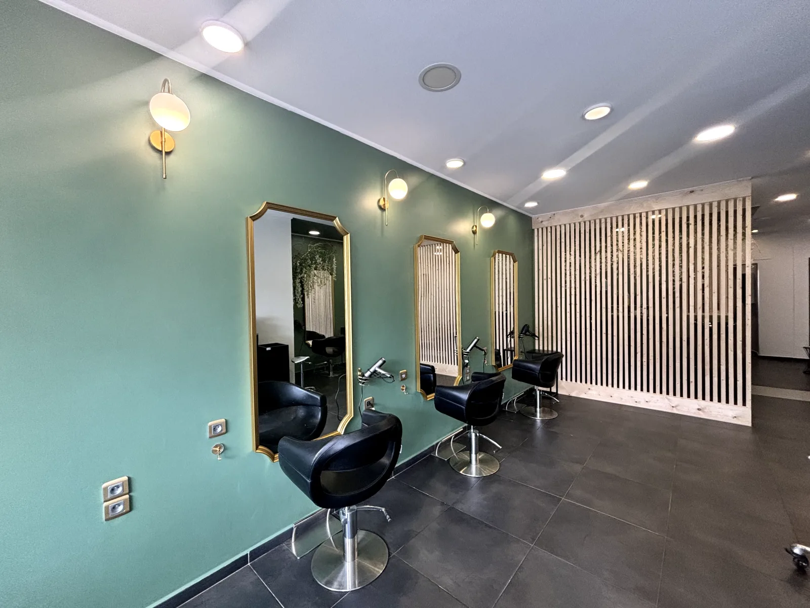 The Beauty - Coiffure Valenciennes - The Beauty - Photo Galerie - OneBooking