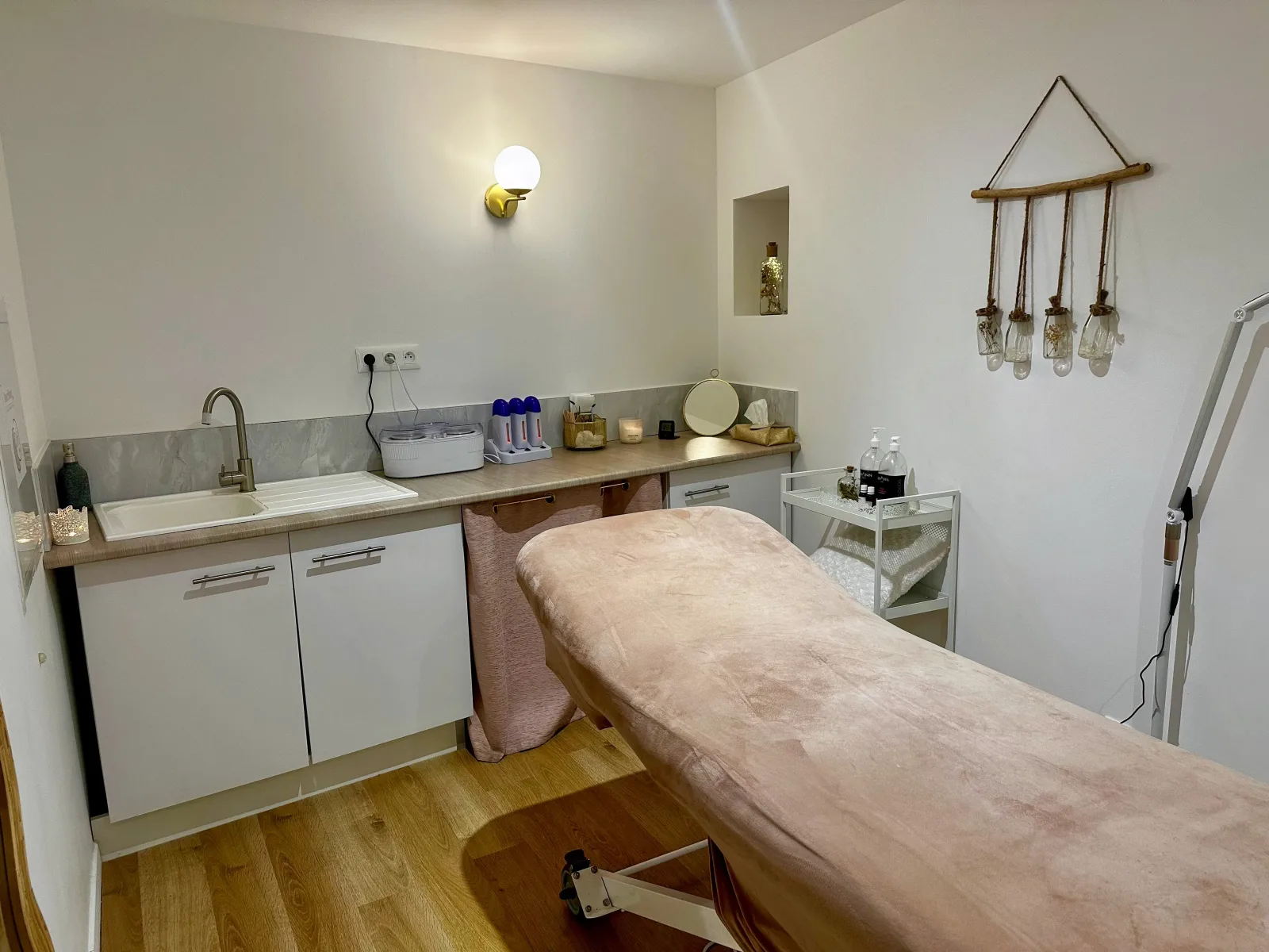 Douce’Heure by’A - Institut de beauté Lagnieu - Douce’Heure by’A - Photo Galerie - OneBooking