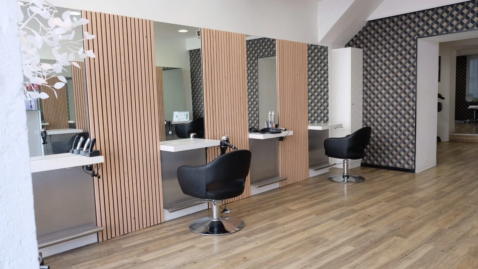 Salon de l'horloge - Tassin - Coiffure Tassin-la-Demi-Lune - Salon de l'horloge - Tassin - Photo Galerie - OneBooking
