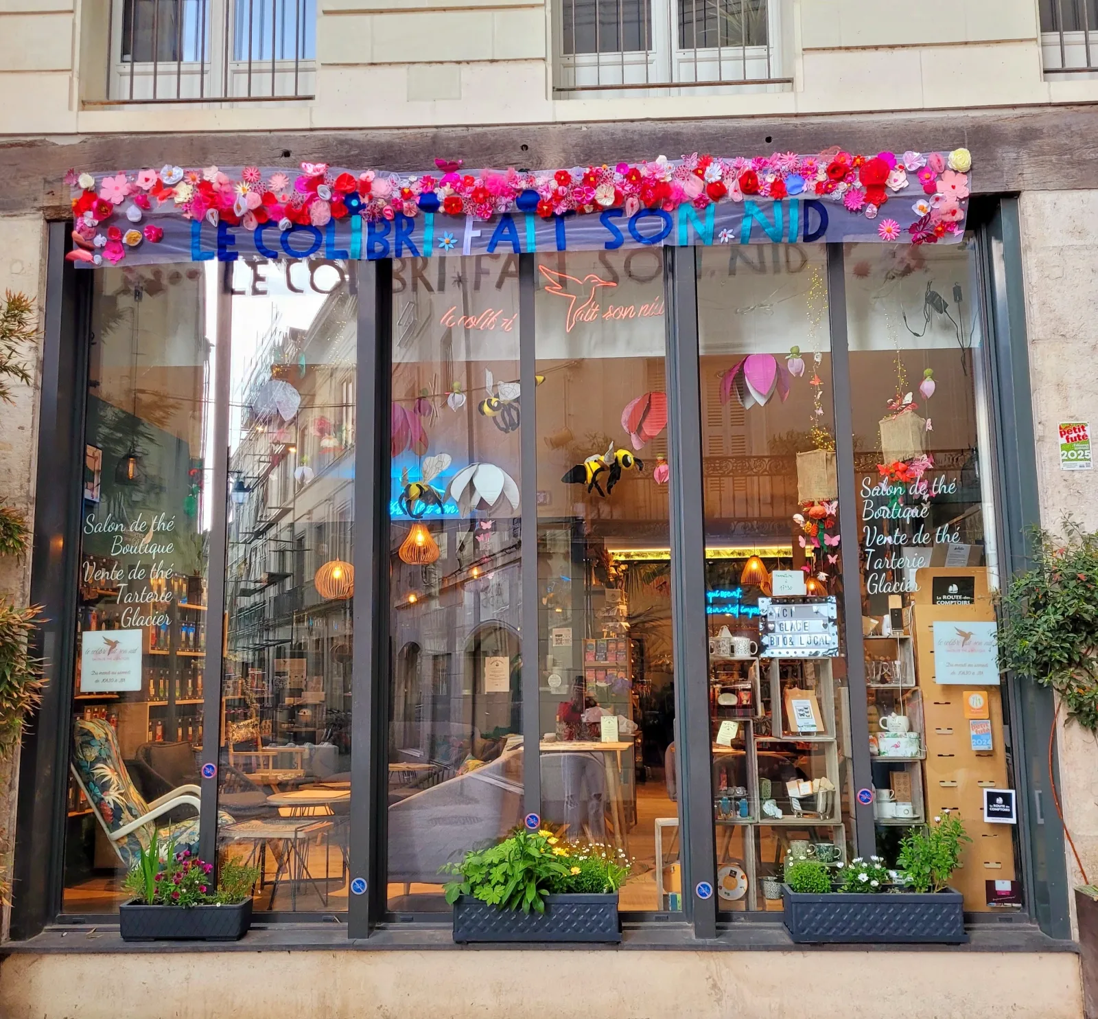 Le colibri fait son nid - piercing - Sourcils & cils Saumur - Le colibri fait son nid - piercing - Photo Galerie - OneBooking