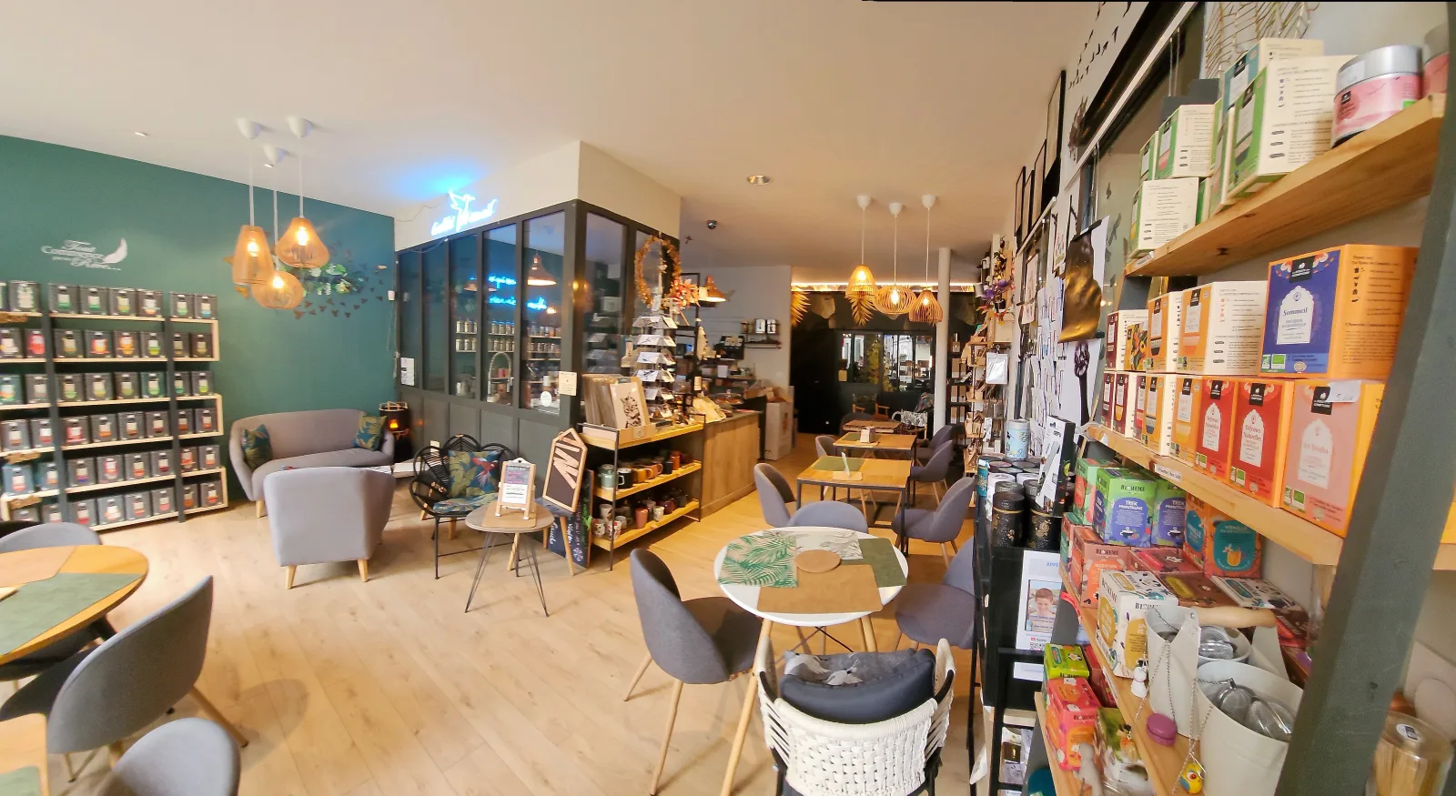 Le colibri fait son nid - piercing - Sourcils & cils Saumur - Le colibri fait son nid - piercing - Photo Galerie - OneBooking